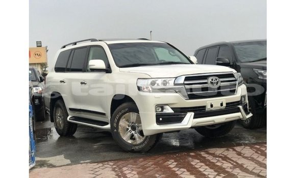 Buy Import Toyota Land Cruiser White Car in Import - Dubai in Dushanbe