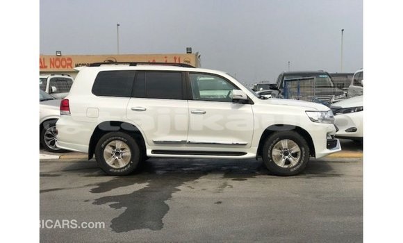 Buy Import Toyota Land Cruiser White Car in Import - Dubai in Dushanbe Buy Import Toyota Land Cruiser White Car in Import - Dubai in Dushanbe