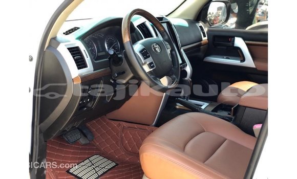 Buy Import Toyota Land Cruiser White Car in Import - Dubai in Dushanbe Buy Import Toyota Land Cruiser White Car in Import - Dubai in Dushanbe