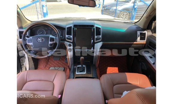 Buy Import Toyota Land Cruiser White Car in Import - Dubai in Dushanbe Buy Import Toyota Land Cruiser White Car in Import - Dubai in Dushanbe