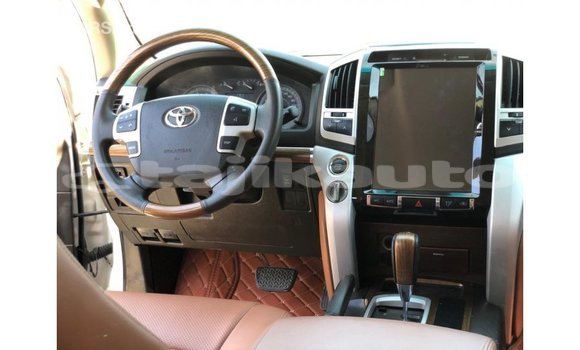 Buy Import Toyota Land Cruiser White Car in Import - Dubai in Dushanbe Buy Import Toyota Land Cruiser White Car in Import - Dubai in Dushanbe