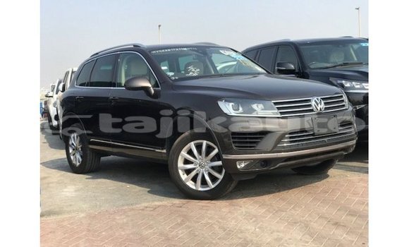 Buy Import Volkswagen Touareg Brown Car in Import - Dubai in Dushanbe