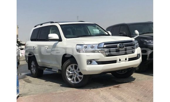 Buy Import Toyota Land Cruiser White Car in Import - Dubai in Dushanbe