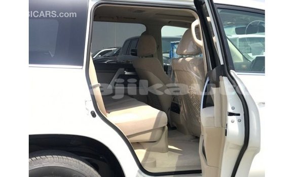 Buy Import Toyota Land Cruiser White Car in Import - Dubai in Dushanbe Buy Import Toyota Land Cruiser White Car in Import - Dubai in Dushanbe