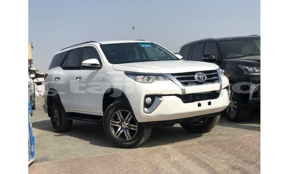 Buy Import Toyota Fortuner White Car in Import - Dubai in Dushanbe