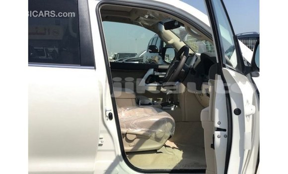 Buy Import Toyota Land Cruiser White Car in Import - Dubai in Dushanbe Buy Import Toyota Land Cruiser White Car in Import - Dubai in Dushanbe