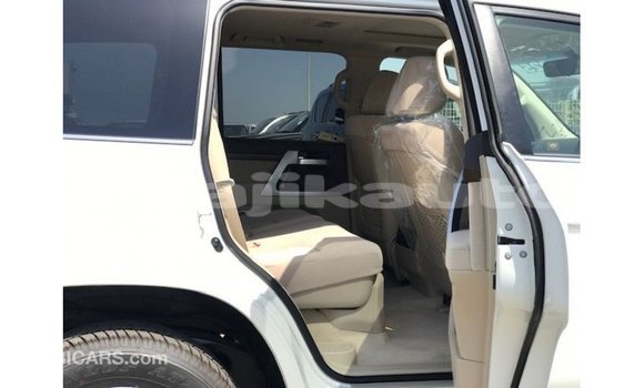 Buy Import Toyota Land Cruiser White Car in Import - Dubai in Dushanbe Buy Import Toyota Land Cruiser White Car in Import - Dubai in Dushanbe