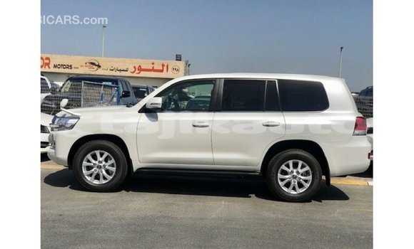 Buy Import Toyota Land Cruiser White Car in Import - Dubai in Dushanbe Buy Import Toyota Land Cruiser White Car in Import - Dubai in Dushanbe