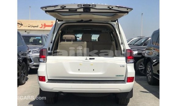 Buy Import Toyota Land Cruiser White Car in Import - Dubai in Dushanbe Buy Import Toyota Land Cruiser White Car in Import - Dubai in Dushanbe