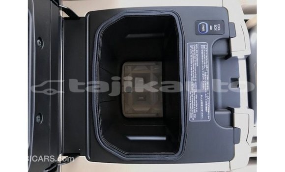 Buy Import Toyota Land Cruiser White Car in Import - Dubai in Dushanbe Buy Import Toyota Land Cruiser White Car in Import - Dubai in Dushanbe