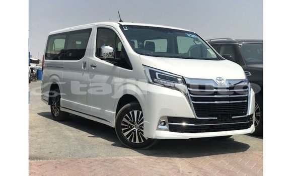 Buy Import Toyota Granvia White Car in Import - Dubai in Dushanbe