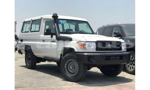Buy Import Toyota Land Cruiser White Car in Import - Dubai in Dushanbe