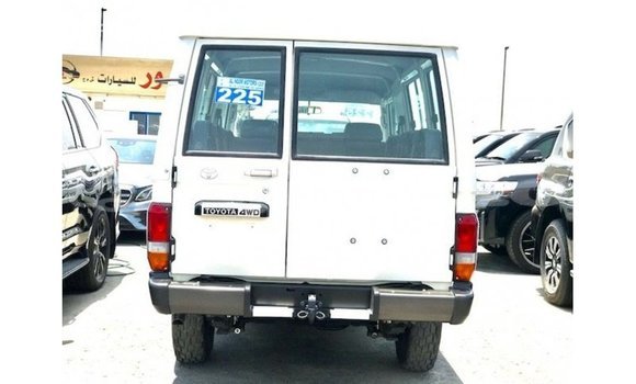 Buy Import Toyota Land Cruiser White Car in Import - Dubai in Dushanbe Buy Import Toyota Land Cruiser White Car in Import - Dubai in Dushanbe