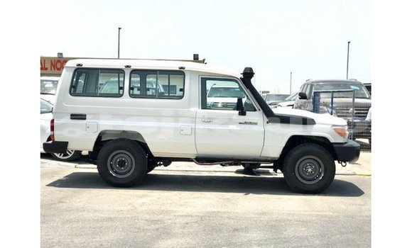Buy Import Toyota Land Cruiser White Car in Import - Dubai in Dushanbe Buy Import Toyota Land Cruiser White Car in Import - Dubai in Dushanbe