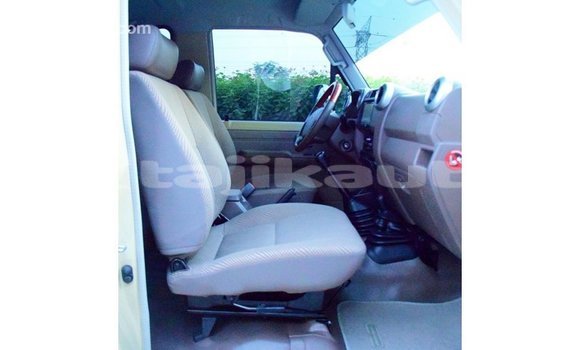 Buy Import Toyota Land Cruiser Beige Car in Import - Dubai in Dushanbe Buy Import Toyota Land Cruiser Beige Car in Import - Dubai in Dushanbe
