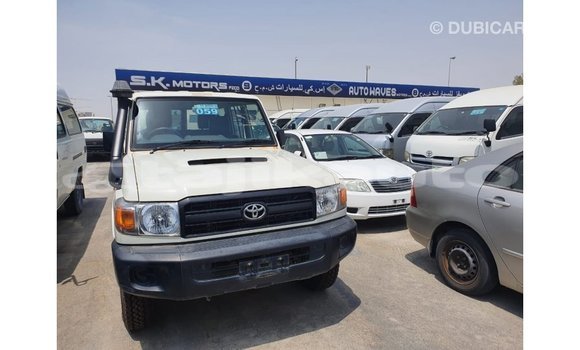 Buy Import Toyota Land Cruiser White Car in Import - Dubai in Dushanbe Buy Import Toyota Land Cruiser White Car in Import - Dubai in Dushanbe