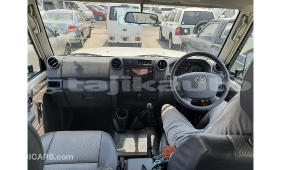 Buy Import Toyota Land Cruiser White Car in Import - Dubai in Dushanbe Buy Import Toyota Land Cruiser White Car in Import - Dubai in Dushanbe
