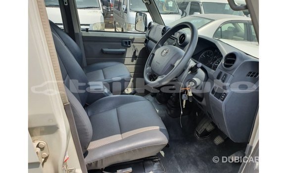 Buy Import Toyota Land Cruiser White Car in Import - Dubai in Dushanbe Buy Import Toyota Land Cruiser White Car in Import - Dubai in Dushanbe