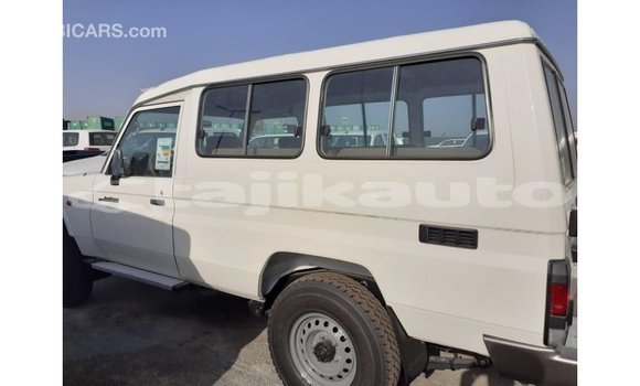 Buy Import Toyota Land Cruiser White Car in Import - Dubai in Dushanbe Buy Import Toyota Land Cruiser White Car in Import - Dubai in Dushanbe