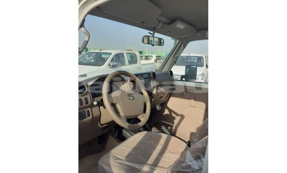 Buy Import Toyota Land Cruiser White Car in Import - Dubai in Dushanbe Buy Import Toyota Land Cruiser White Car in Import - Dubai in Dushanbe