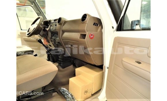 Buy Import Toyota Land Cruiser White Car in Import - Dubai in Dushanbe Buy Import Toyota Land Cruiser White Car in Import - Dubai in Dushanbe