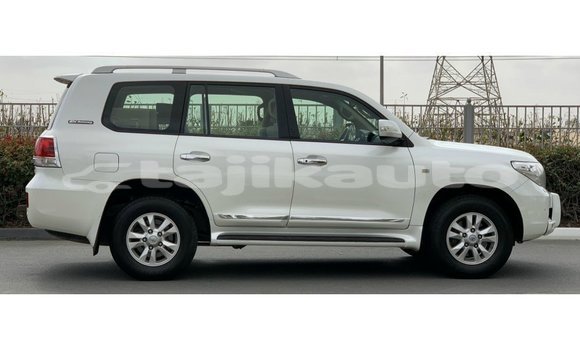 Buy Import Toyota Land Cruiser White Car in Import - Dubai in Dushanbe Buy Import Toyota Land Cruiser White Car in Import - Dubai in Dushanbe
