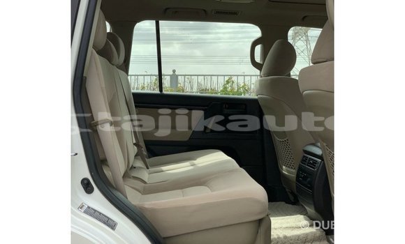 Buy Import Toyota Land Cruiser White Car in Import - Dubai in Dushanbe Buy Import Toyota Land Cruiser White Car in Import - Dubai in Dushanbe
