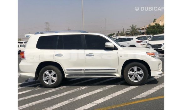 Buy Import Toyota Land Cruiser White Car in Import - Dubai in Dushanbe Buy Import Toyota Land Cruiser White Car in Import - Dubai in Dushanbe