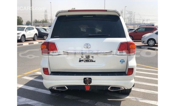 Buy Import Toyota Land Cruiser White Car in Import - Dubai in Dushanbe Buy Import Toyota Land Cruiser White Car in Import - Dubai in Dushanbe