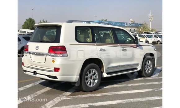 Buy Import Toyota Land Cruiser White Car in Import - Dubai in Dushanbe Buy Import Toyota Land Cruiser White Car in Import - Dubai in Dushanbe