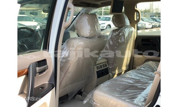 Buy Import Toyota Land Cruiser White Car in Import - Dubai in Dushanbe Buy Import Toyota Land Cruiser White Car in Import - Dubai in Dushanbe