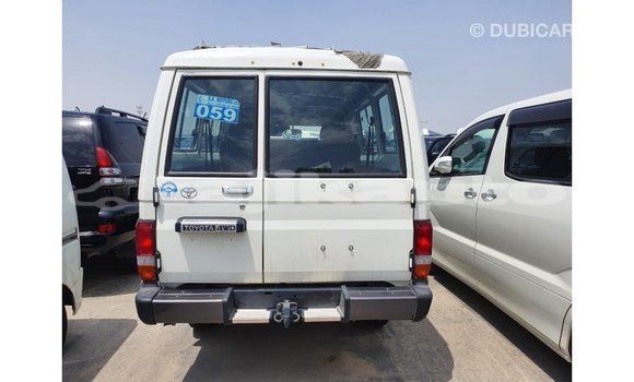 Buy Import Toyota Land Cruiser White Car in Import - Dubai in Dushanbe Buy Import Toyota Land Cruiser White Car in Import - Dubai in Dushanbe