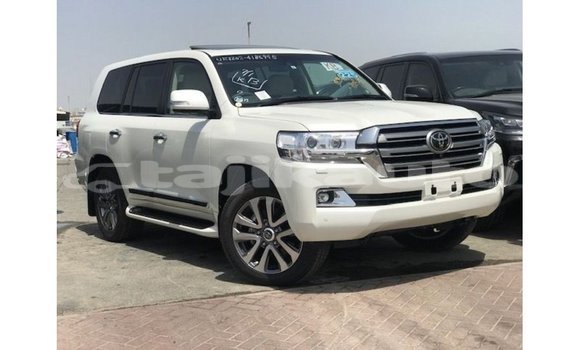 Buy Import Toyota Land Cruiser White Car in Import - Dubai in Dushanbe