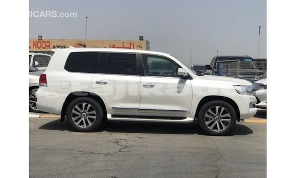 Buy Import Toyota Land Cruiser White Car in Import - Dubai in Dushanbe Buy Import Toyota Land Cruiser White Car in Import - Dubai in Dushanbe