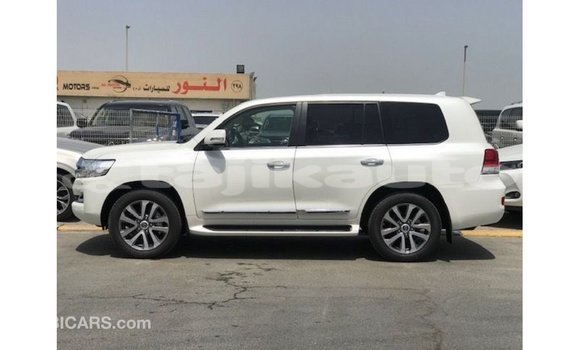 Buy Import Toyota Land Cruiser White Car in Import - Dubai in Dushanbe Buy Import Toyota Land Cruiser White Car in Import - Dubai in Dushanbe