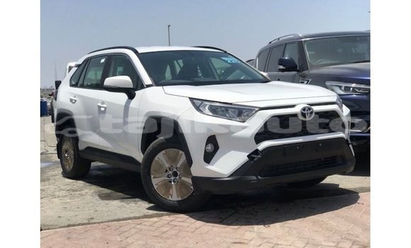 Buy Import Toyota 4Runner White Car in Import - Dubai in Dushanbe
