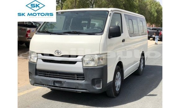 Buy Import Toyota Hiace White Car in Import - Dubai in Dushanbe