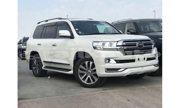 Buy Import Toyota Land Cruiser White Car in Import - Dubai in Dushanbe