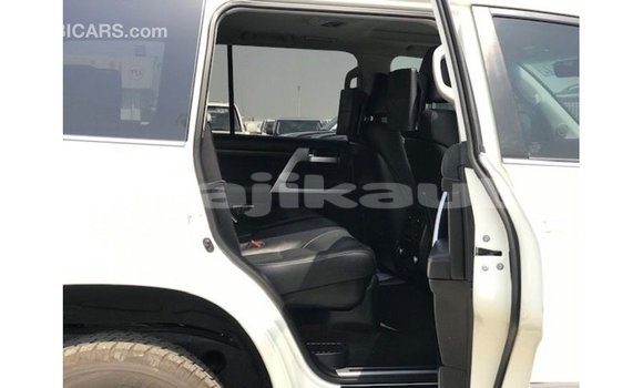 Buy Import Toyota Land Cruiser White Car in Import - Dubai in Dushanbe Buy Import Toyota Land Cruiser White Car in Import - Dubai in Dushanbe