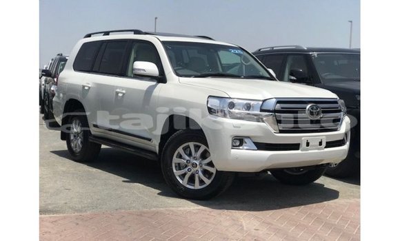 Buy Import Toyota Land Cruiser White Car in Import - Dubai in Dushanbe