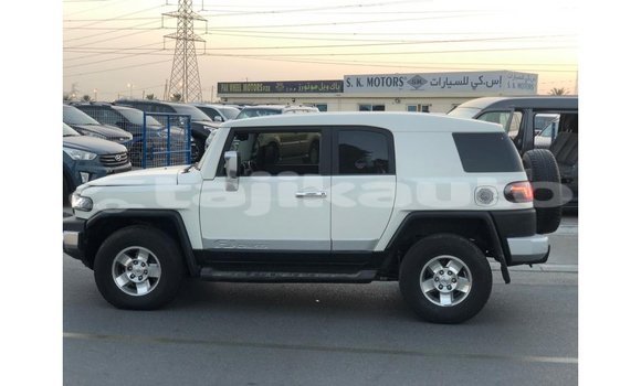Buy Import Toyota FJ Cruiser White Car in Import - Dubai in Dushanbe Buy Import Toyota FJ Cruiser White Car in Import - Dubai in Dushanbe