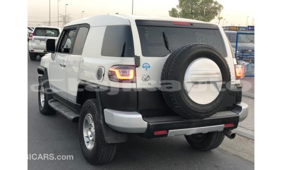 Buy Import Toyota FJ Cruiser White Car in Import - Dubai in Dushanbe Buy Import Toyota FJ Cruiser White Car in Import - Dubai in Dushanbe