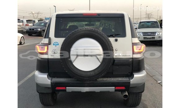 Buy Import Toyota FJ Cruiser White Car in Import - Dubai in Dushanbe Buy Import Toyota FJ Cruiser White Car in Import - Dubai in Dushanbe
