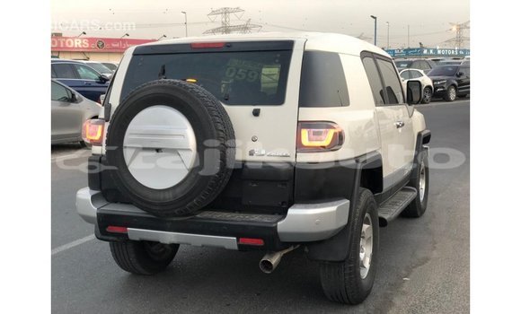 Buy Import Toyota FJ Cruiser White Car in Import - Dubai in Dushanbe Buy Import Toyota FJ Cruiser White Car in Import - Dubai in Dushanbe