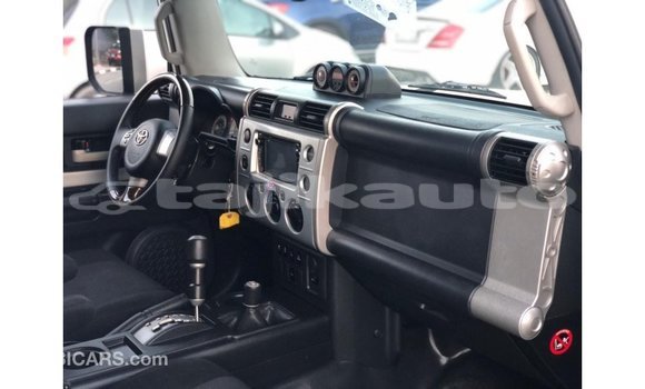 Buy Import Toyota FJ Cruiser White Car in Import - Dubai in Dushanbe Buy Import Toyota FJ Cruiser White Car in Import - Dubai in Dushanbe