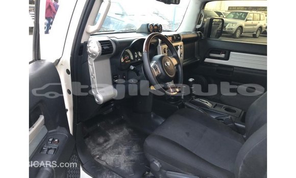 Buy Import Toyota FJ Cruiser White Car in Import - Dubai in Dushanbe Buy Import Toyota FJ Cruiser White Car in Import - Dubai in Dushanbe