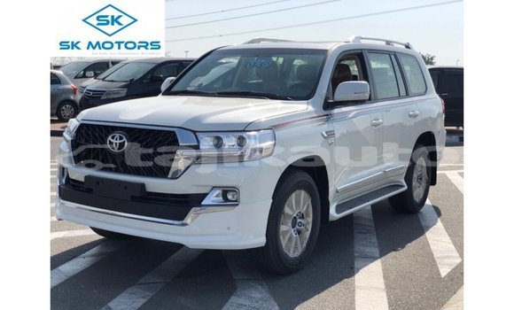 Buy Import Toyota Land Cruiser White Car in Import - Dubai in Dushanbe