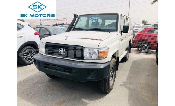 Buy Import Toyota Land Cruiser White Car in Import - Dubai in Dushanbe