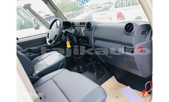 Buy Import Toyota Land Cruiser White Car in Import - Dubai in Dushanbe Buy Import Toyota Land Cruiser White Car in Import - Dubai in Dushanbe