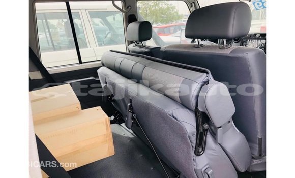 Buy Import Toyota Land Cruiser White Car in Import - Dubai in Dushanbe Buy Import Toyota Land Cruiser White Car in Import - Dubai in Dushanbe